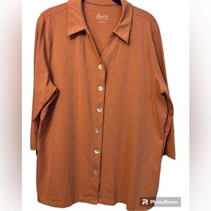 Denim & co women’s large v neck button up.  EUC